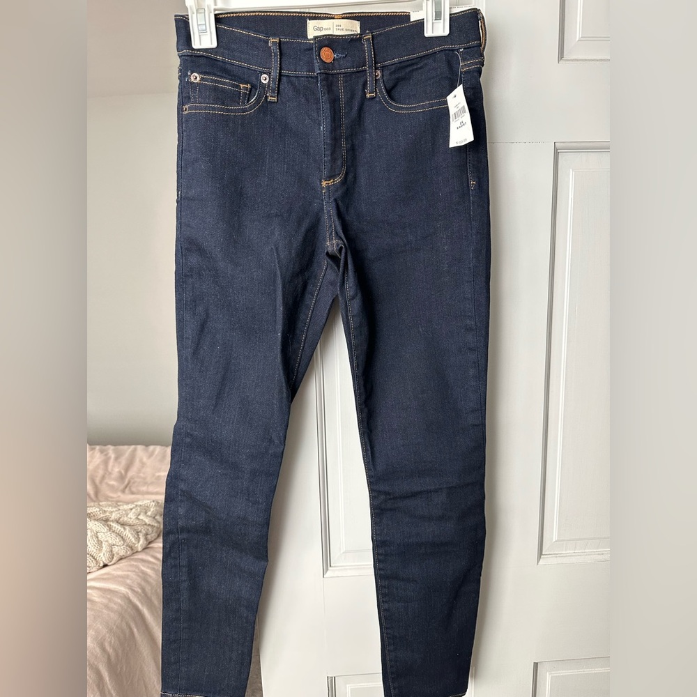 Gap skinny jeans size 26S BRAND NEW